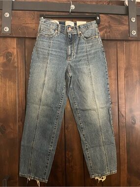 Universal Thread Women's Straight Leg Jeans - Medium Wash Blue